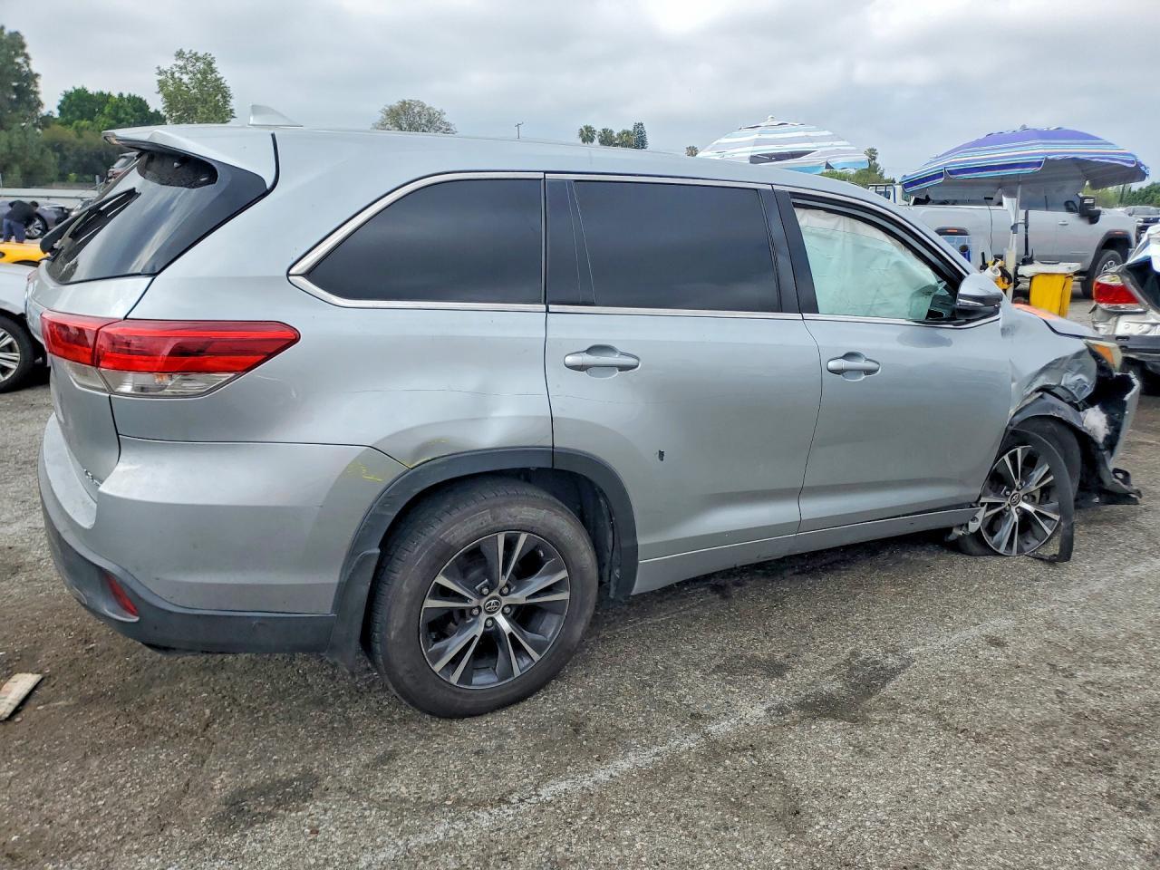 2018 Toyota Highlander Le Plus - Фото 3