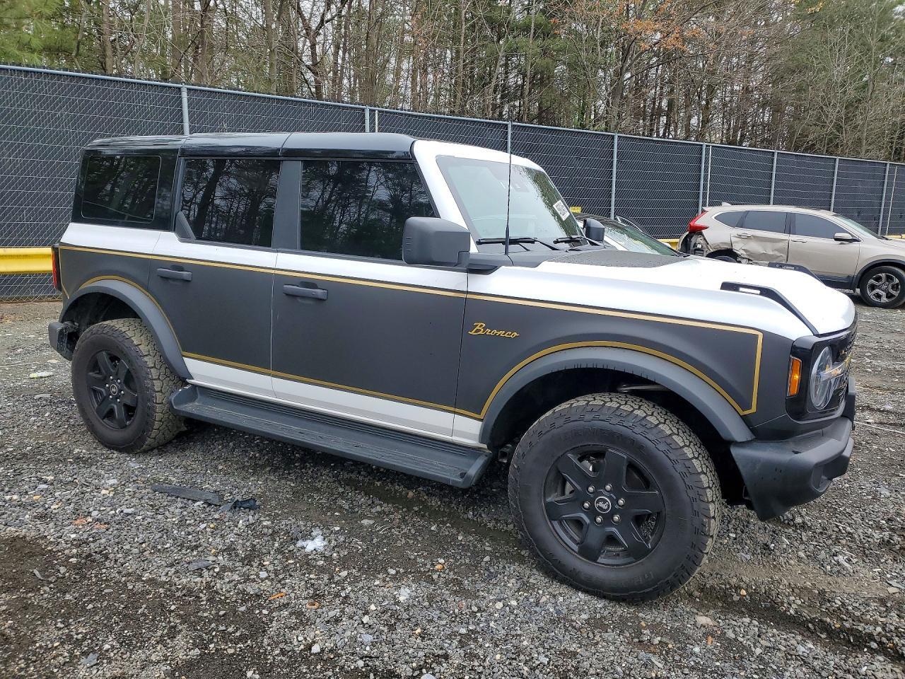 2025 Ford Bronco Outer Banks - Фото 4