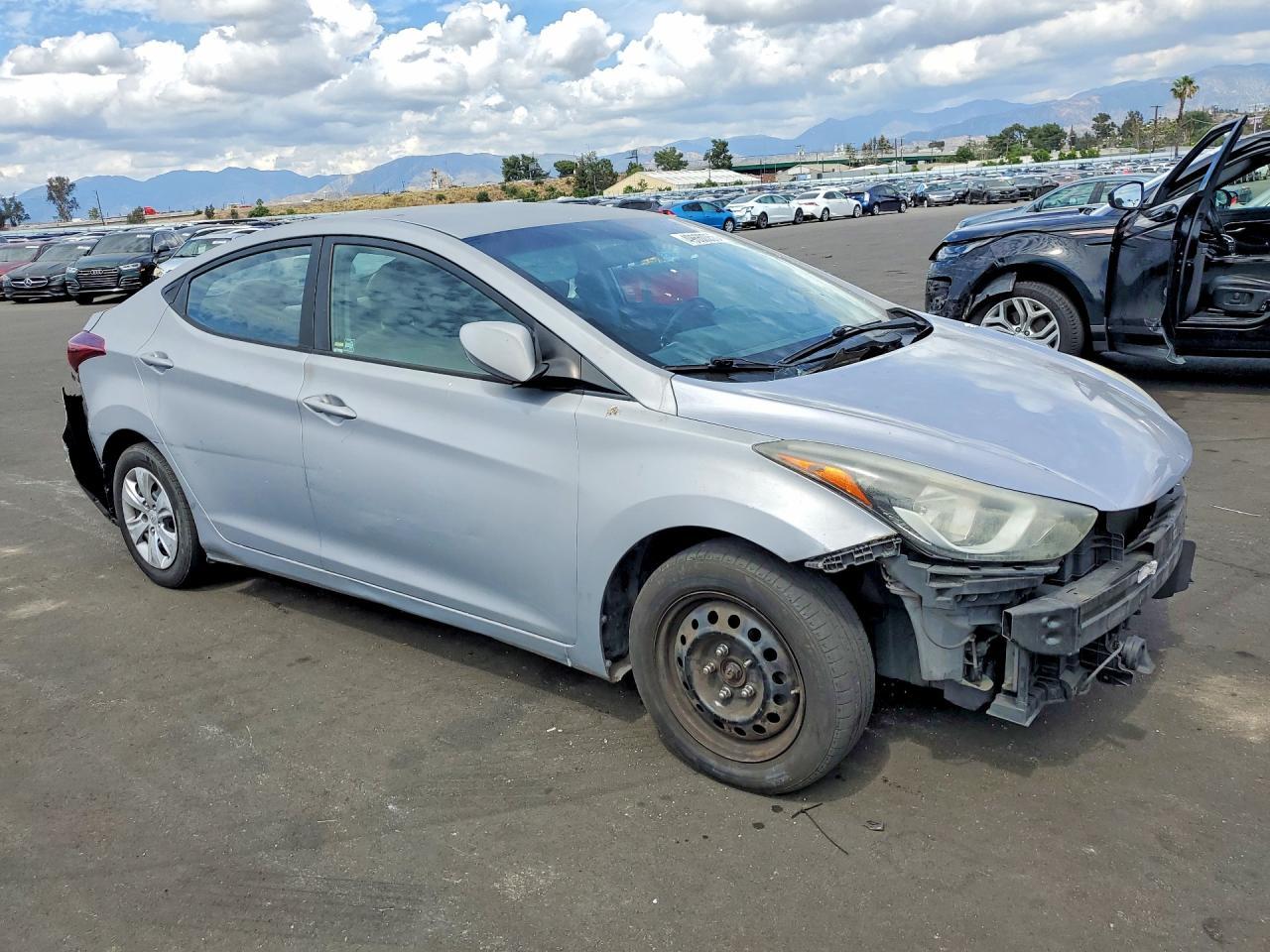 2016 Hyundai Elantra Se - Image 4