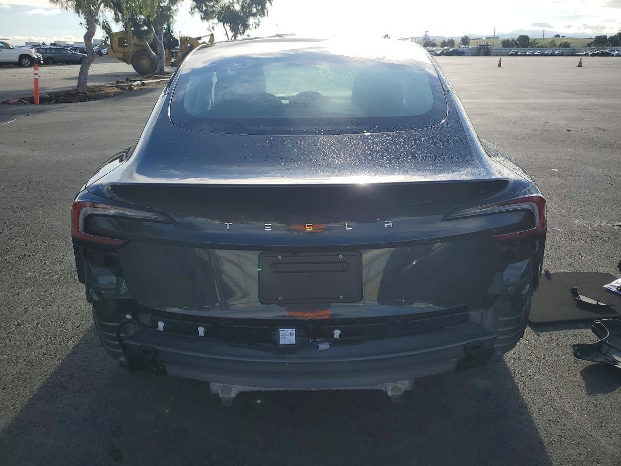 2025 Tesla Model 3 - Фото 6