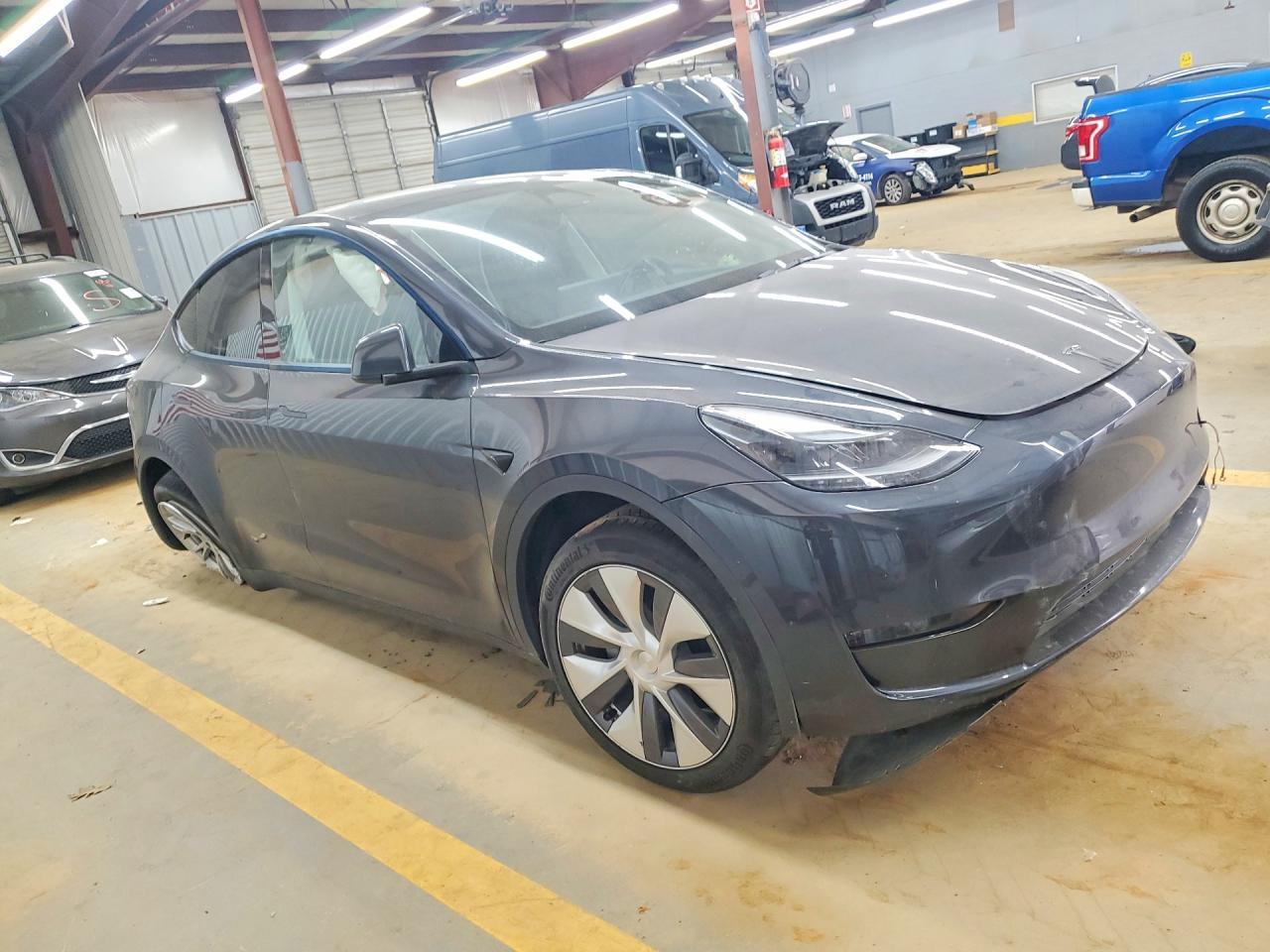 2024 Tesla Model Y - Фото 4