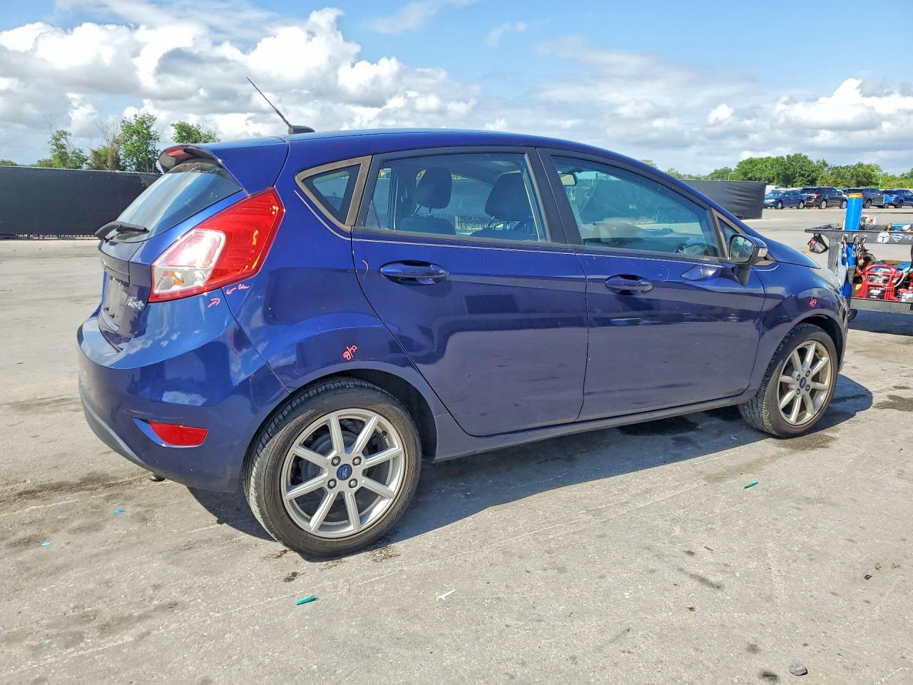 2016 Ford Fiesta Se - Фото 3