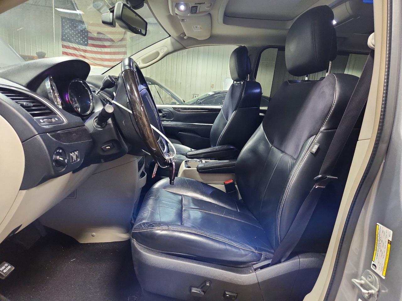 2013 Chrysler Town & Country Limited - Фото 7