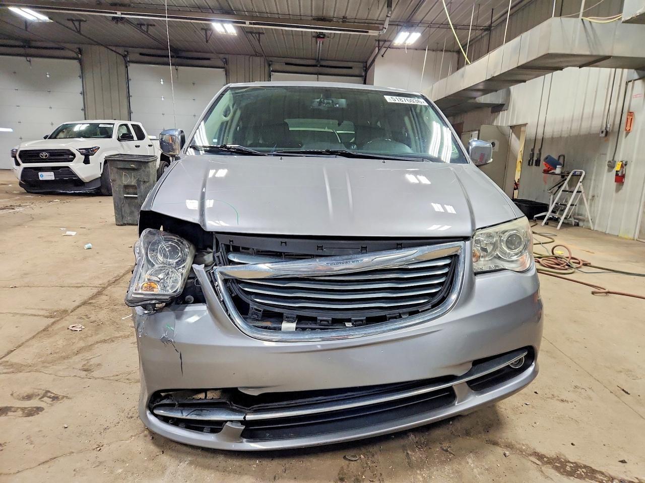 2013 Chrysler Town & Country Limited - Фото 5