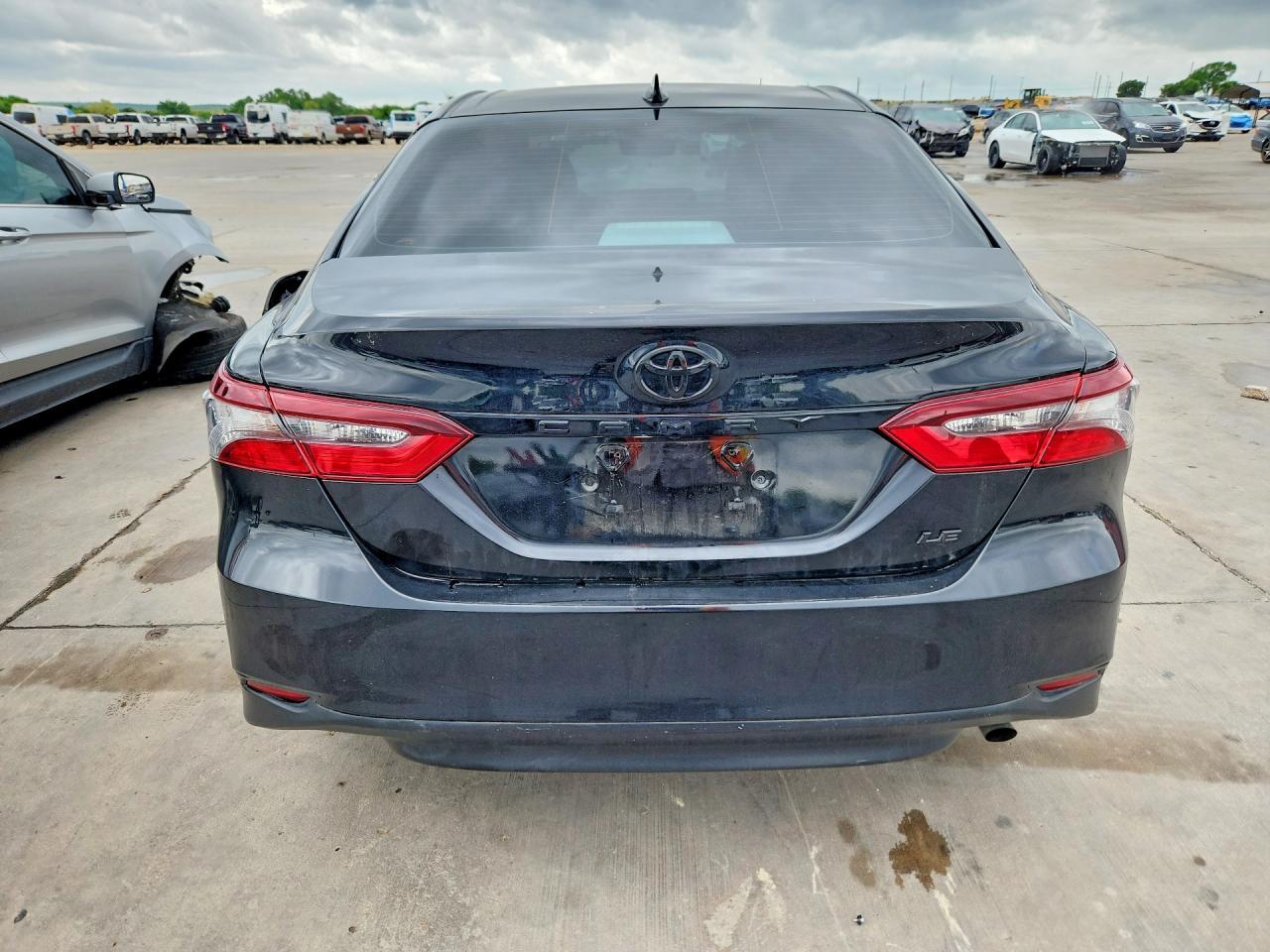 2022 Toyota Camry Le - Image 6