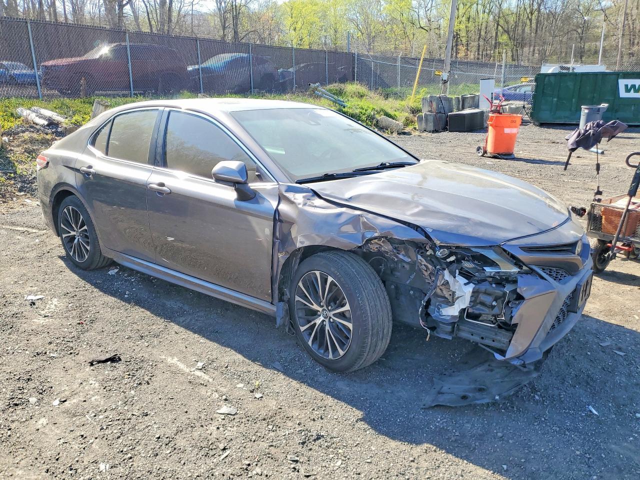 2020 Toyota Camry Se - Фото 4