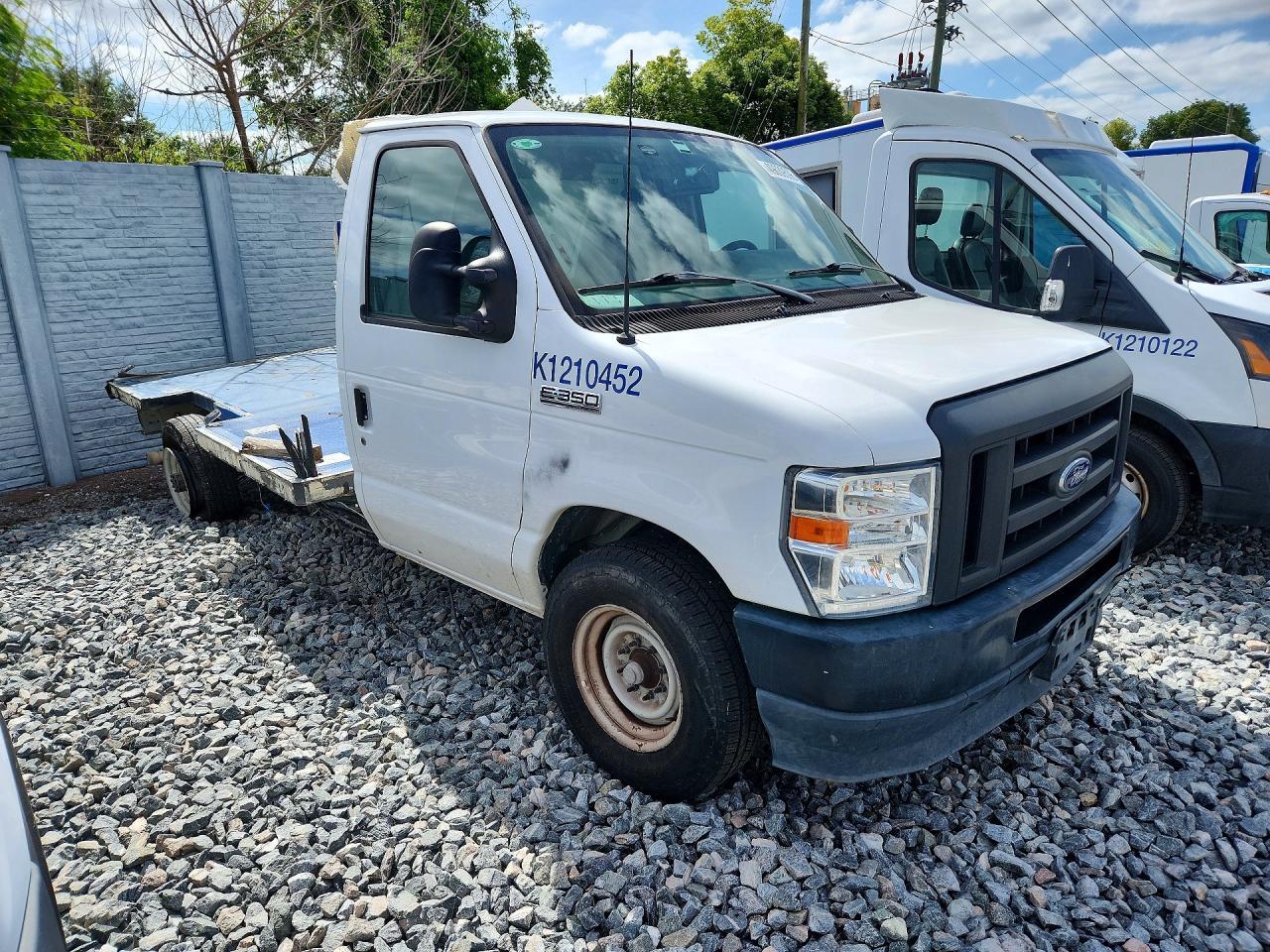 2023 Ford E350 Flatbed Truck - Фото 4