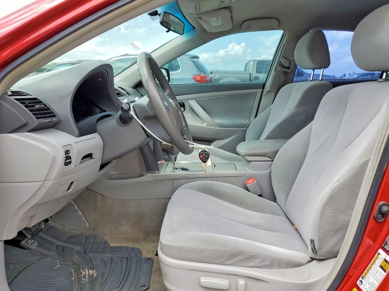 2010 Toyota Camry Le - Фото 7