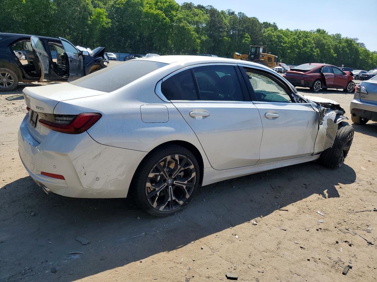 2025 BMW 330I - Фото 3