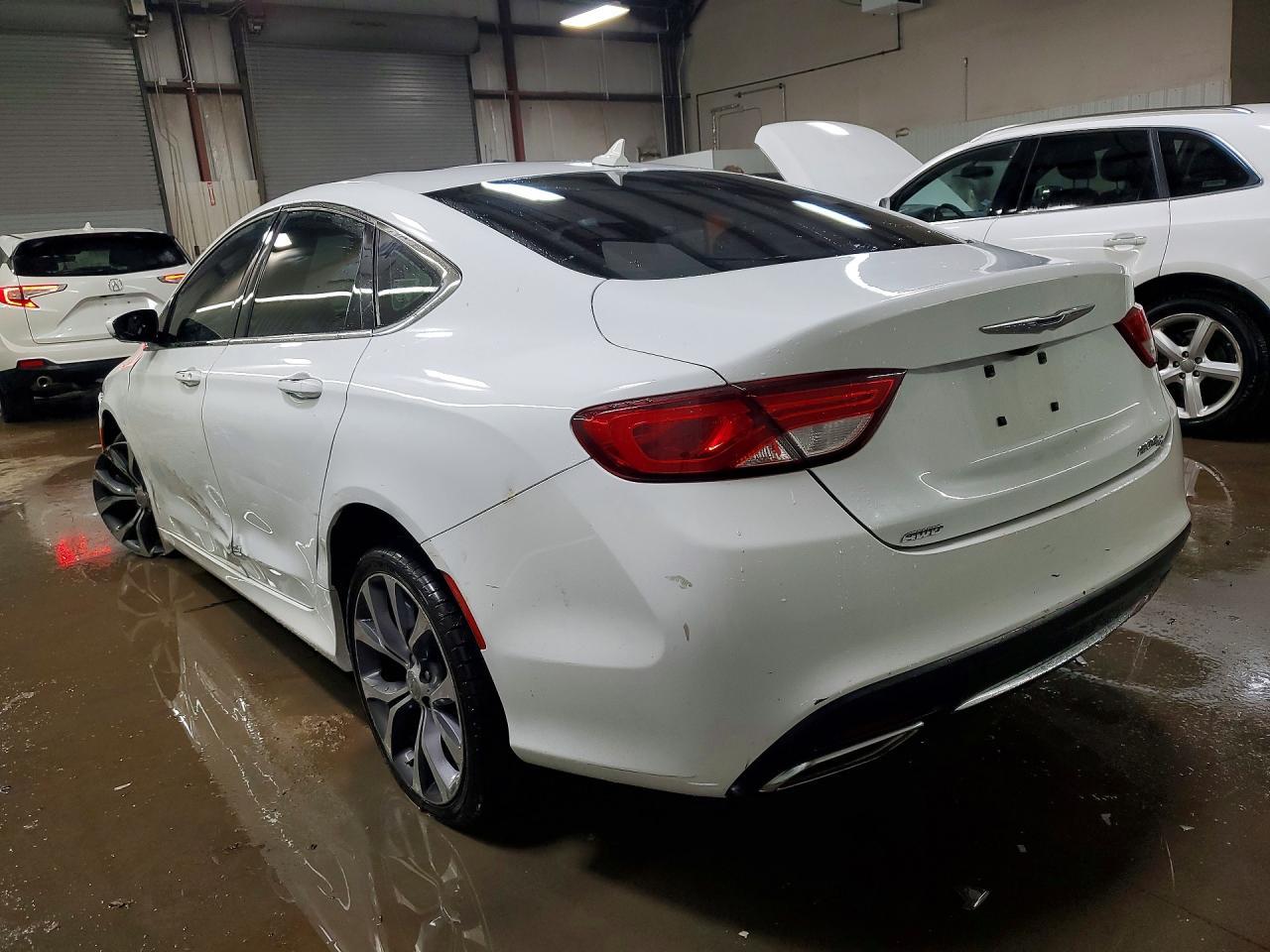 2015 Chrysler 200 C - Фото 2