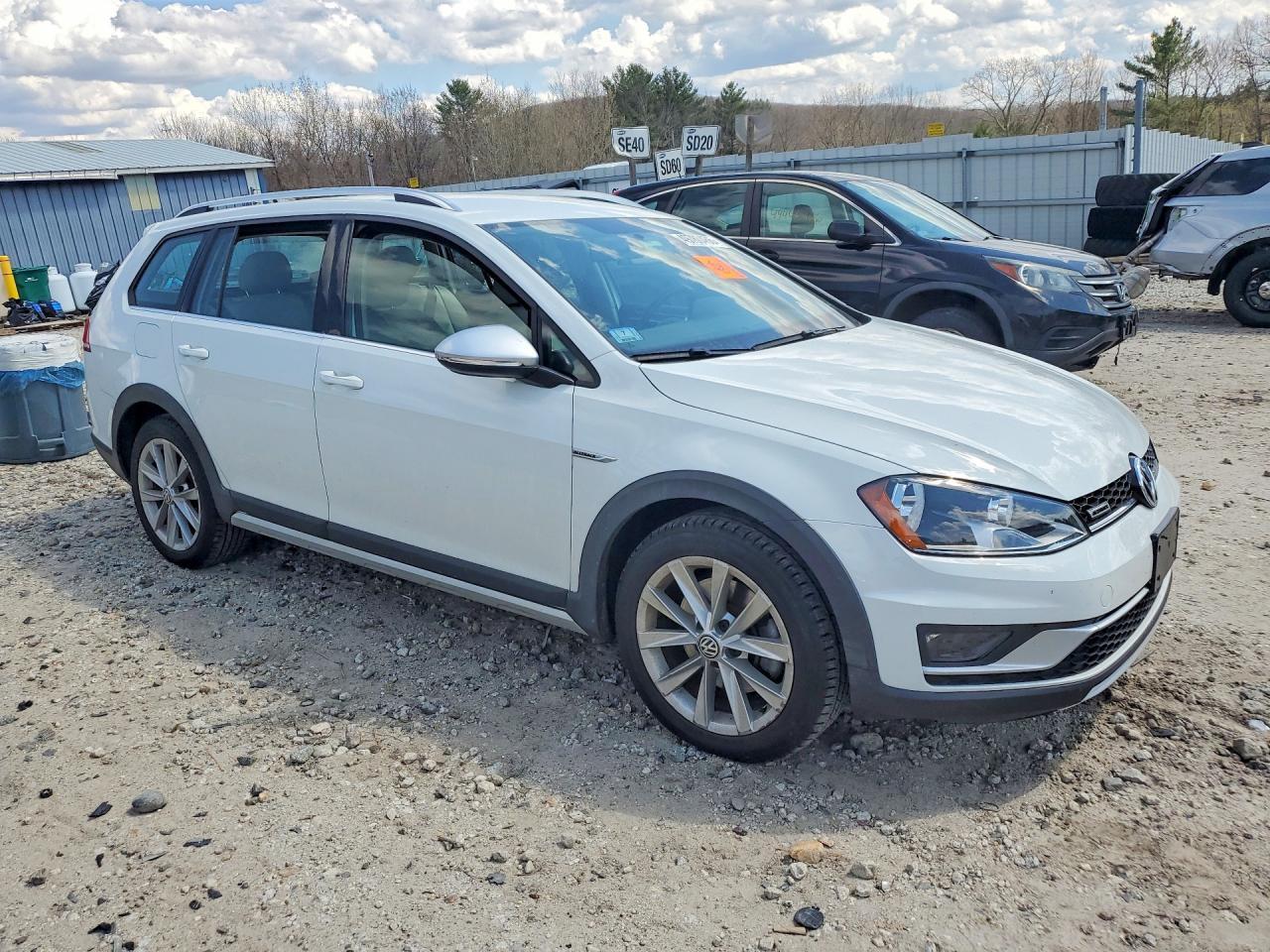2017 Volkswagen Golf Alltrack S - Image 4