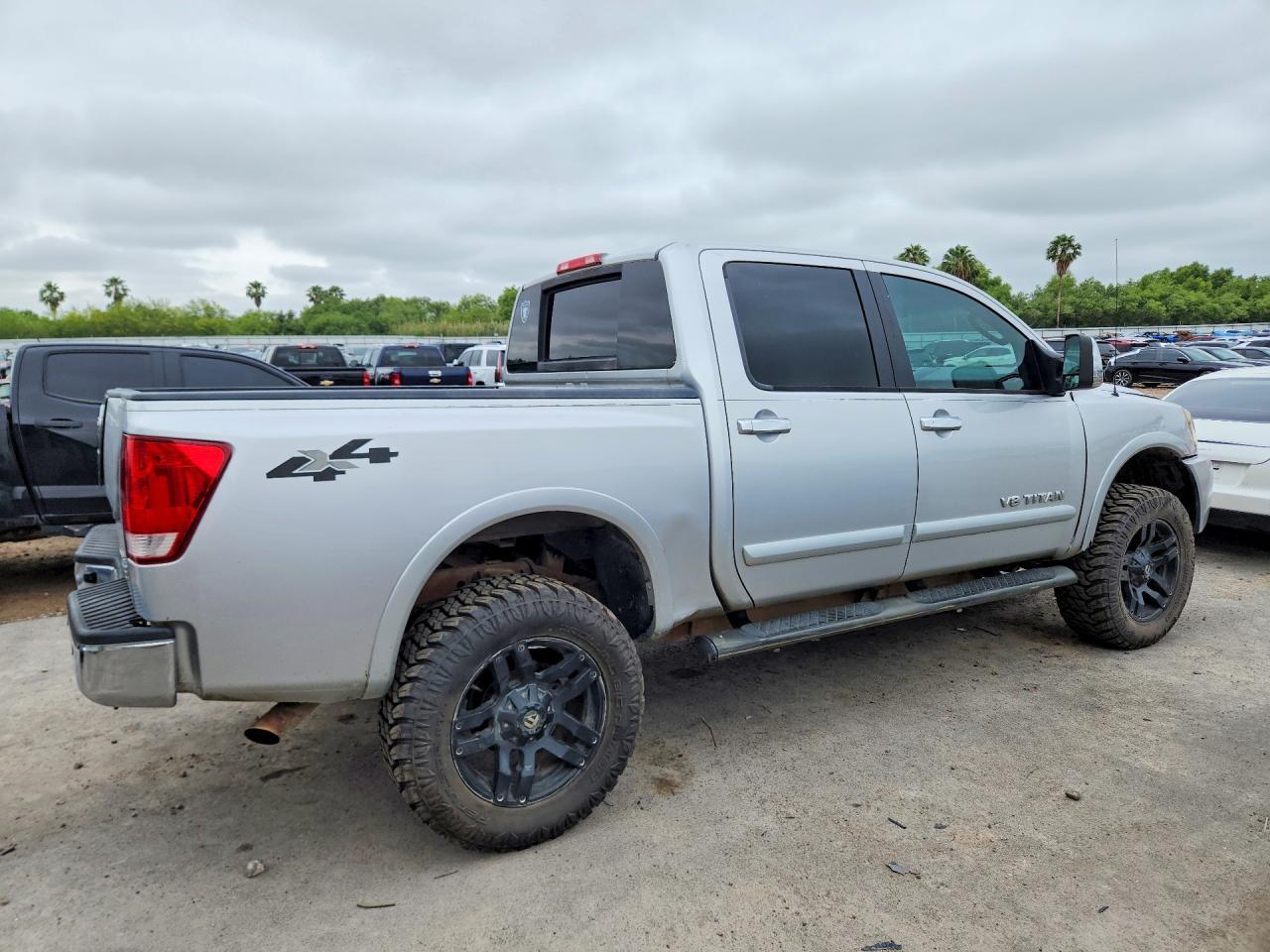 2010 Nissan Titan Se - Image 3