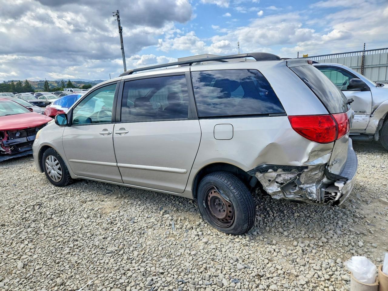 2008 Toyota Sienna Le 7-Passenger - Фото 2