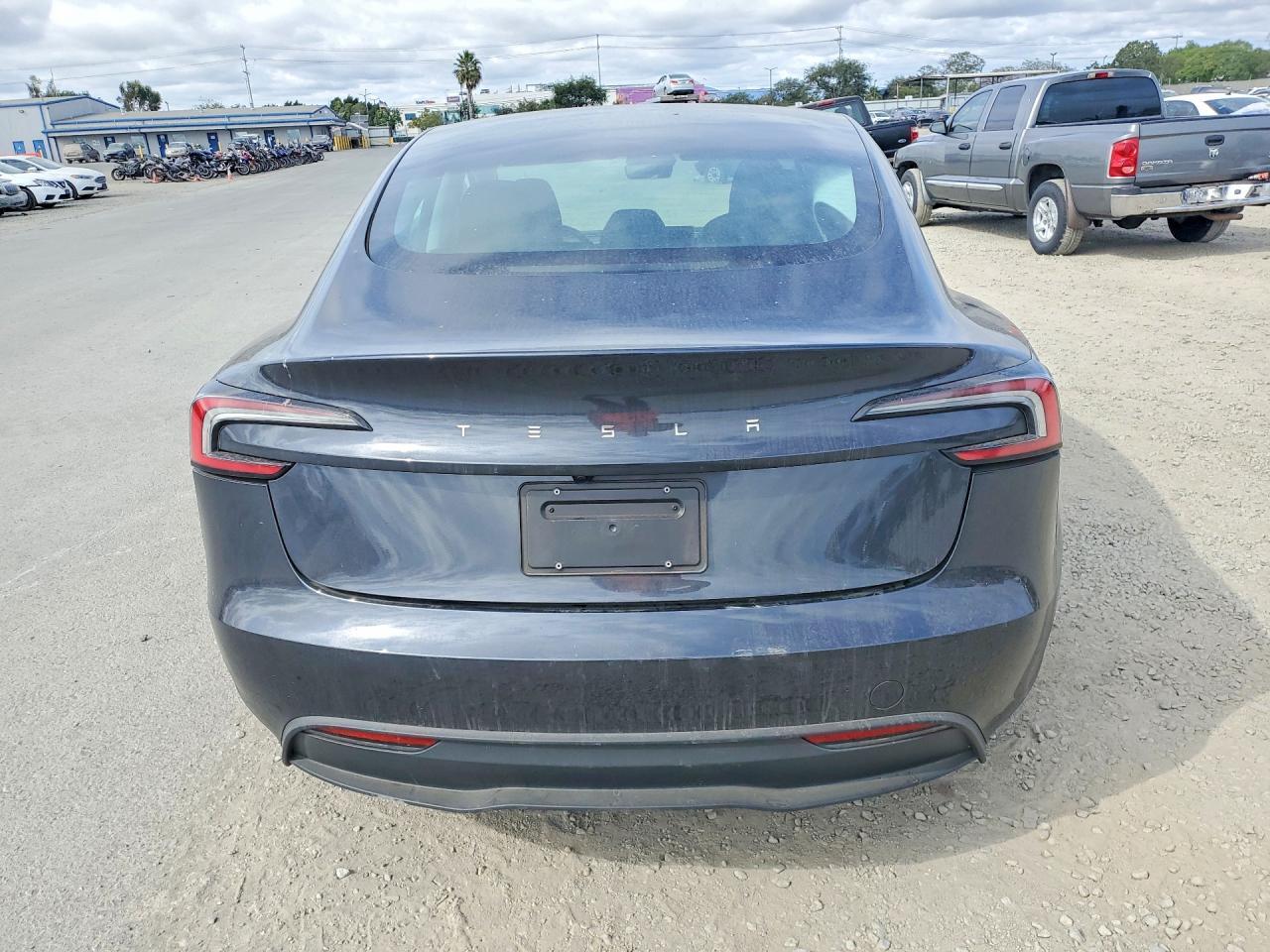 2025 Tesla Model 3 - Фото 6