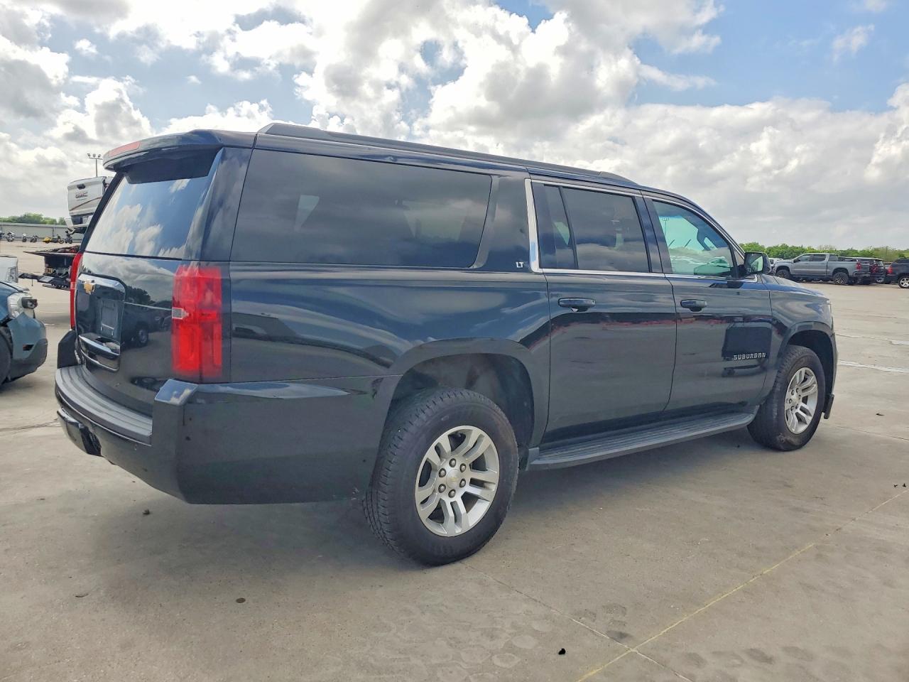 2019 Chevrolet Suburban C1500 Lt - Image 3