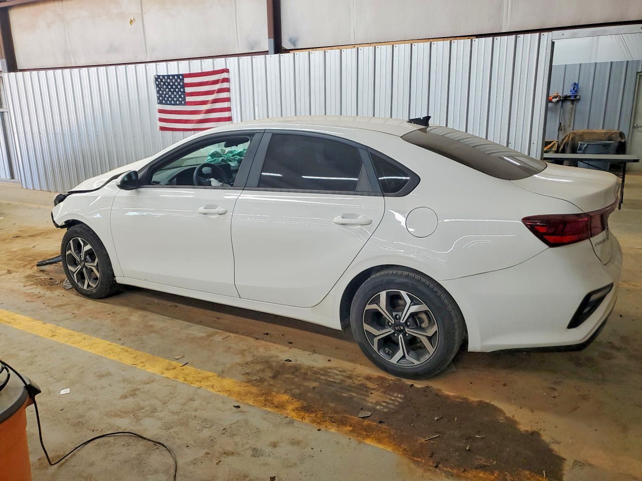 2021 Kia Forte Lxs - Image 2