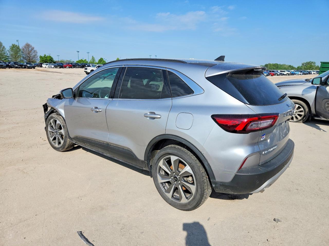 2023 Ford Escape Platinum - Фото 2