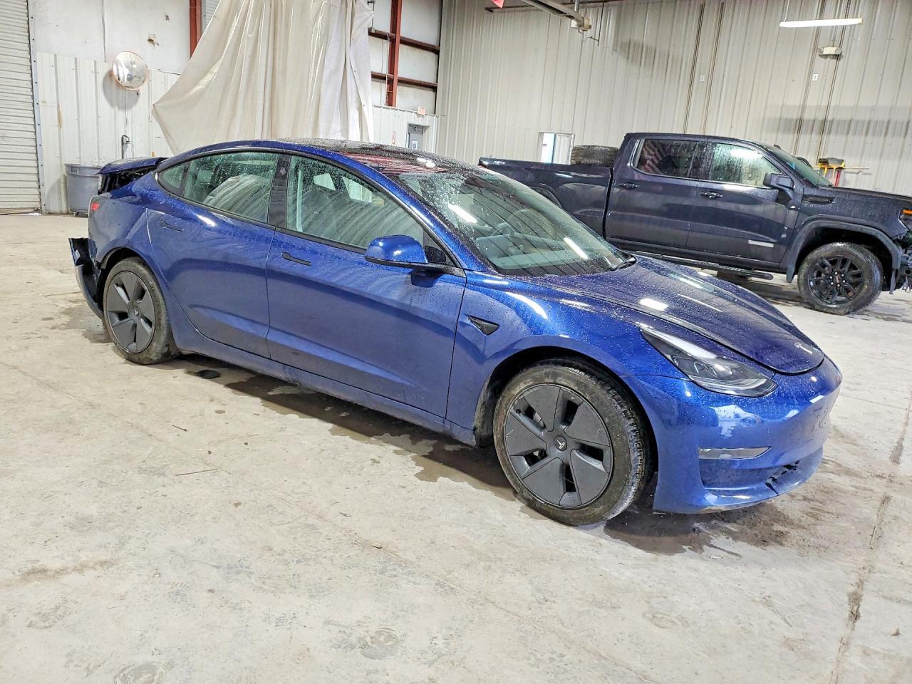2023 Tesla Model 3 - Фото 4