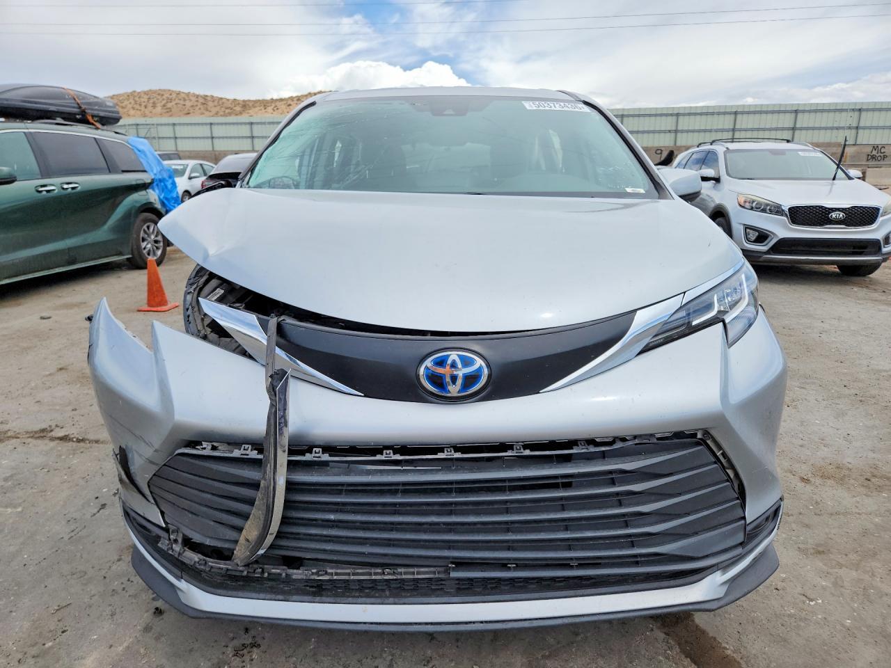 2021 Toyota Sienna Le - Image 5