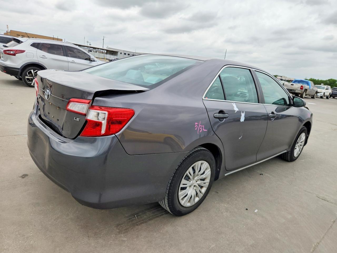 2014 Toyota Camry Le - Фото 3
