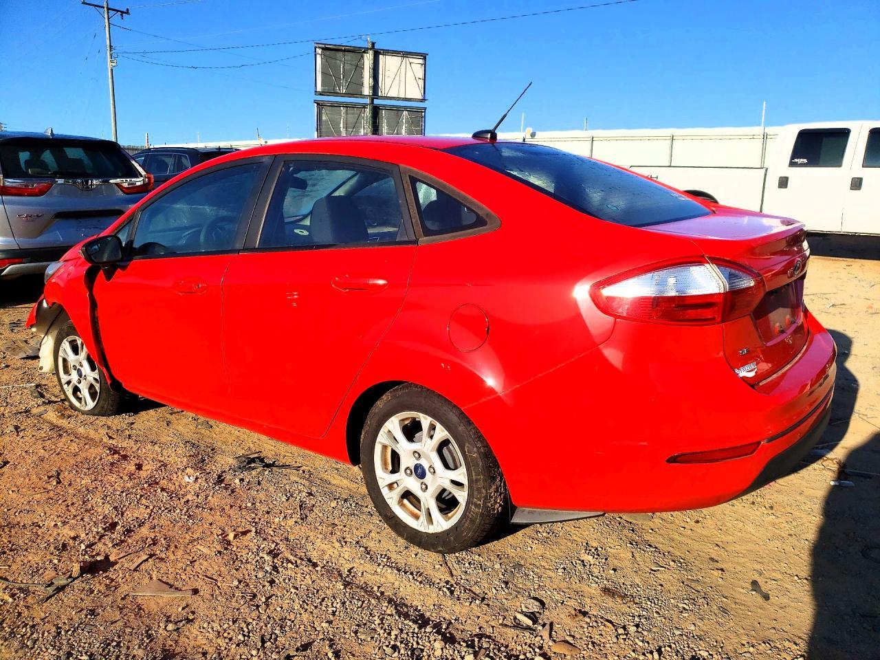 2015 Ford Fiesta Se - Image 2