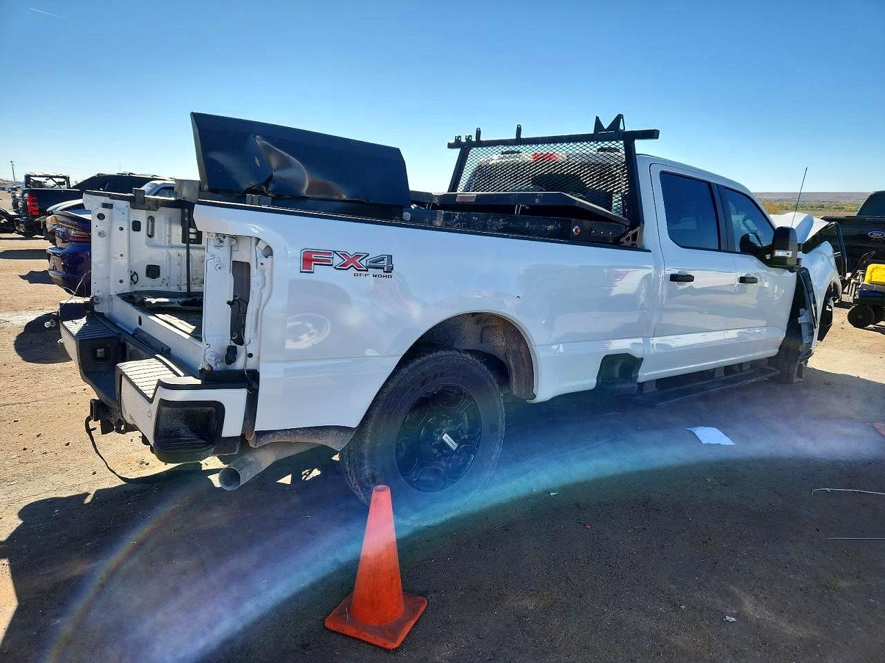 2025 Ford F250 Super Duty - Фото 3