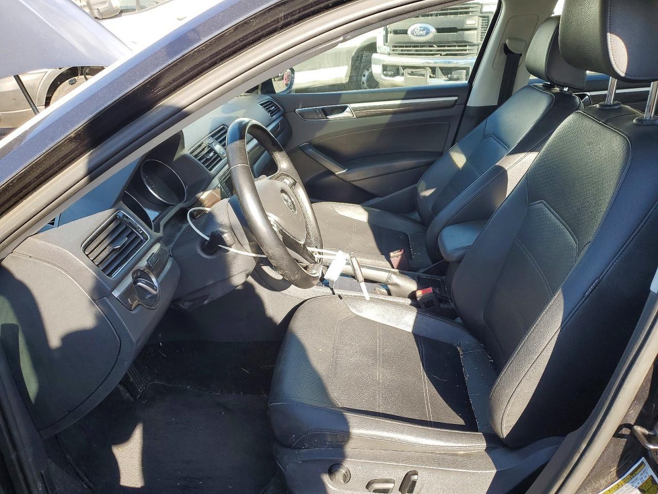 2017 Volkswagen Passat - Image 7
