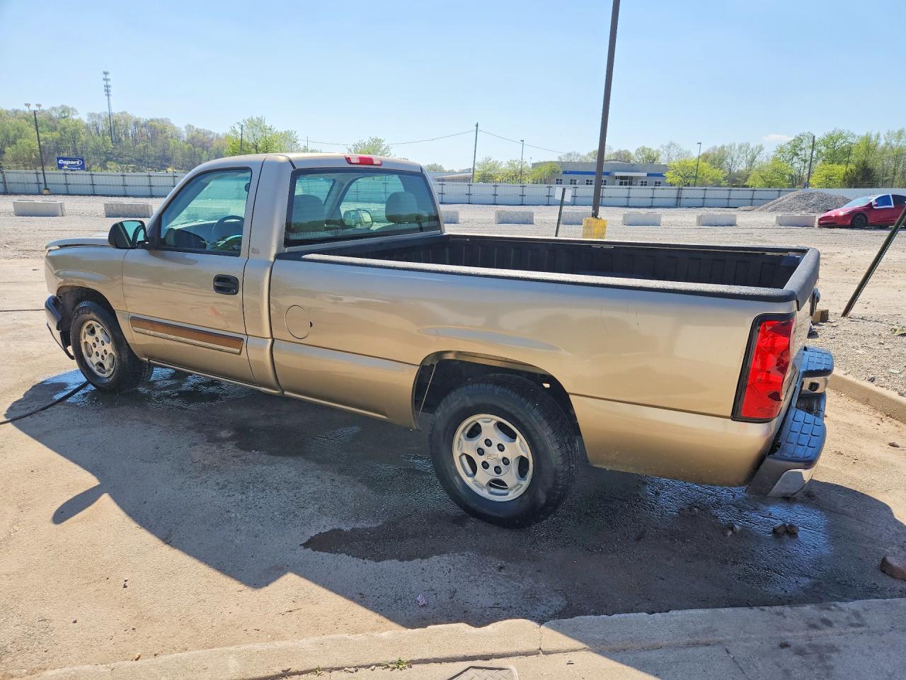 2004 Chevrolet Silverado C1500 - Image 2