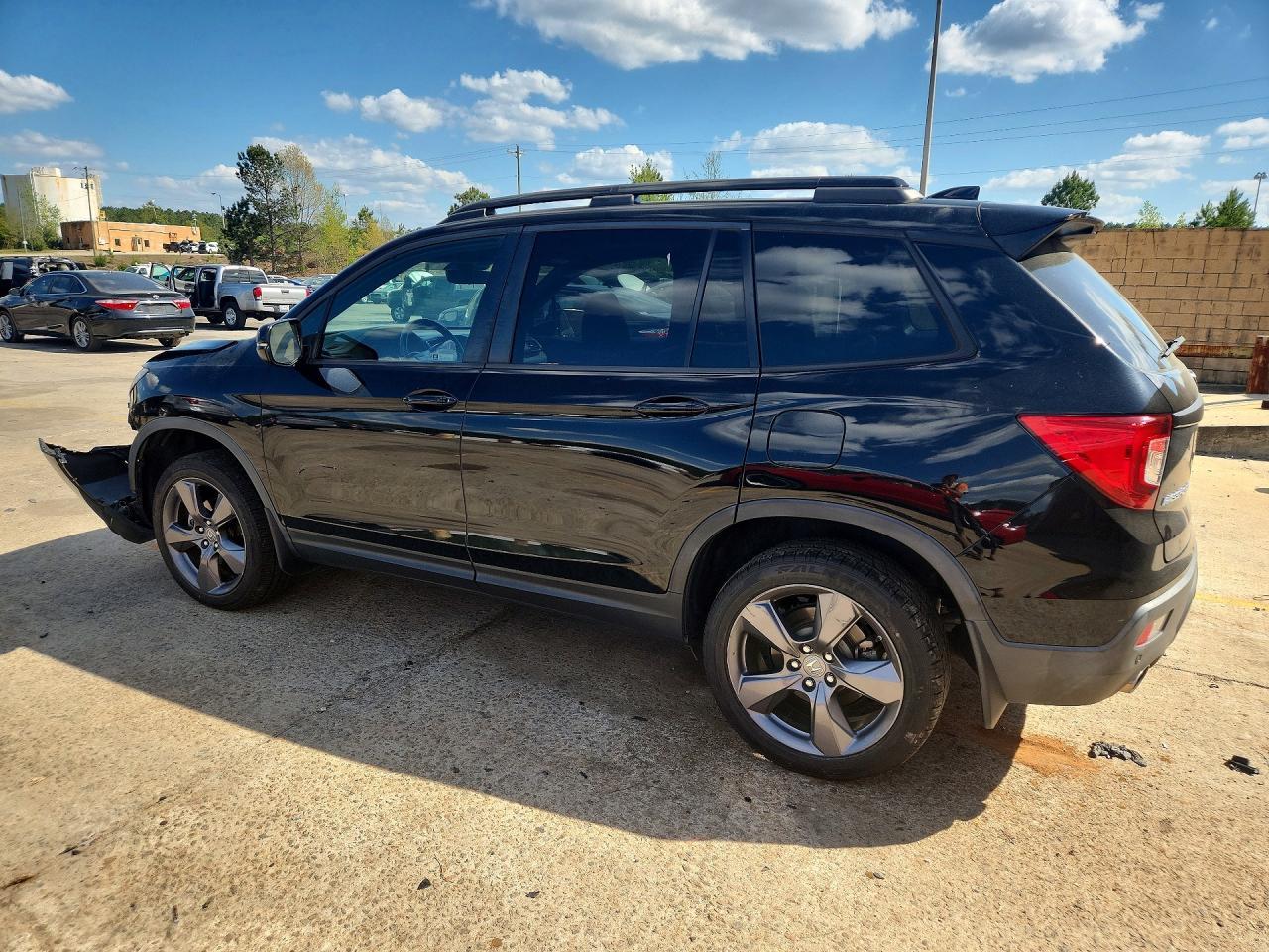 2021 Honda Passport Touring - Image 2