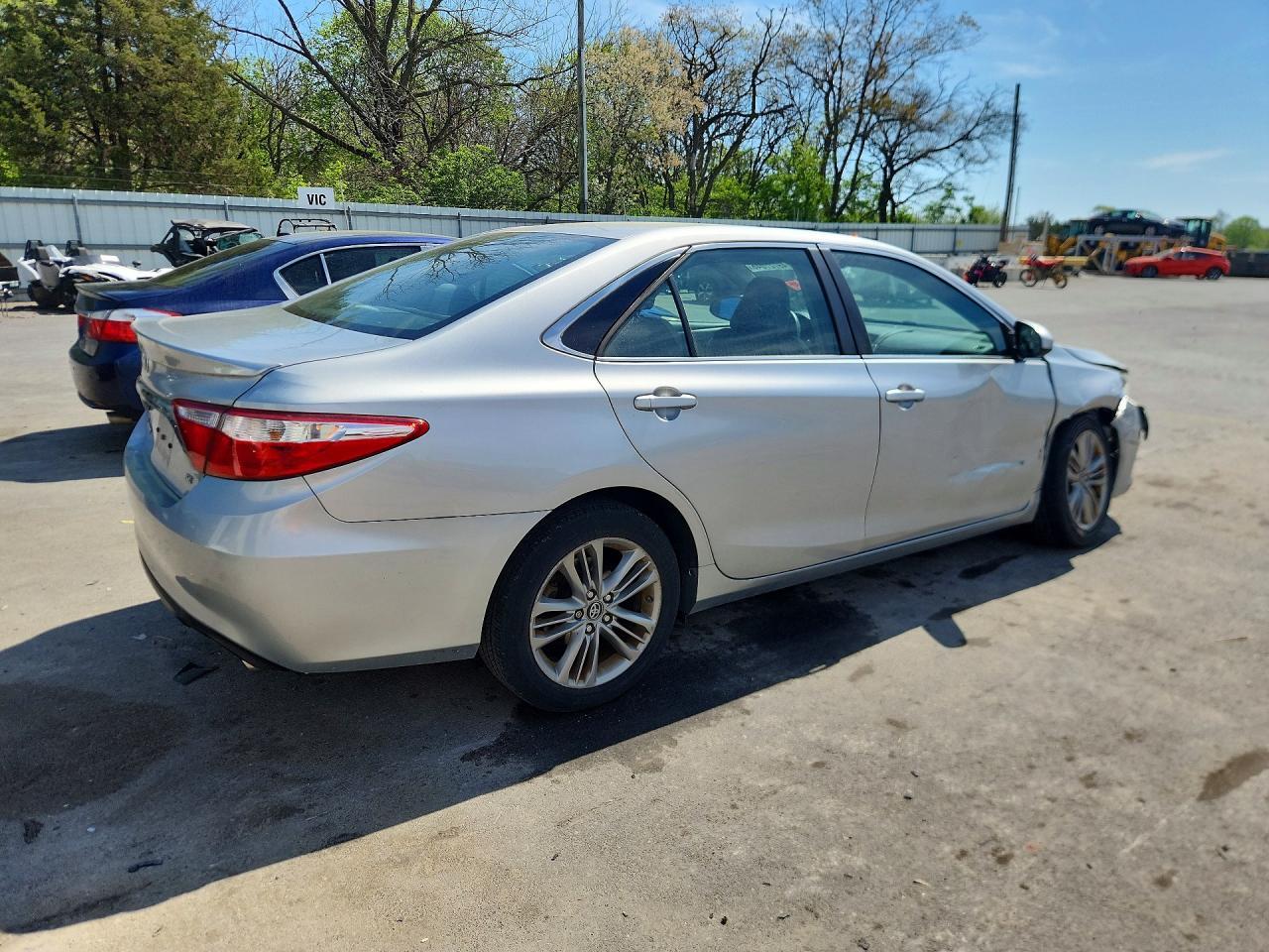 2017 Toyota Camry Se - Фото 3