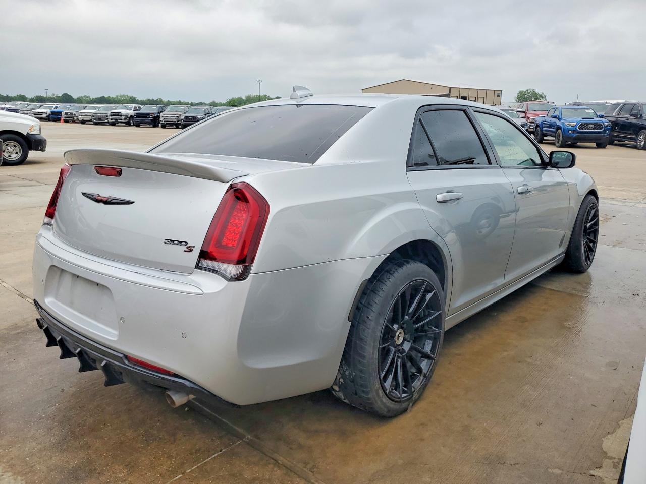 2022 Chrysler 300 S - Фото 3