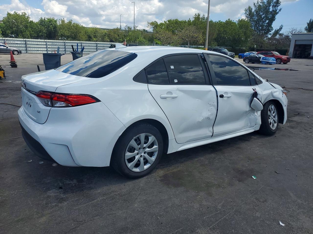 2023 Toyota Corolla Le - Image 3
