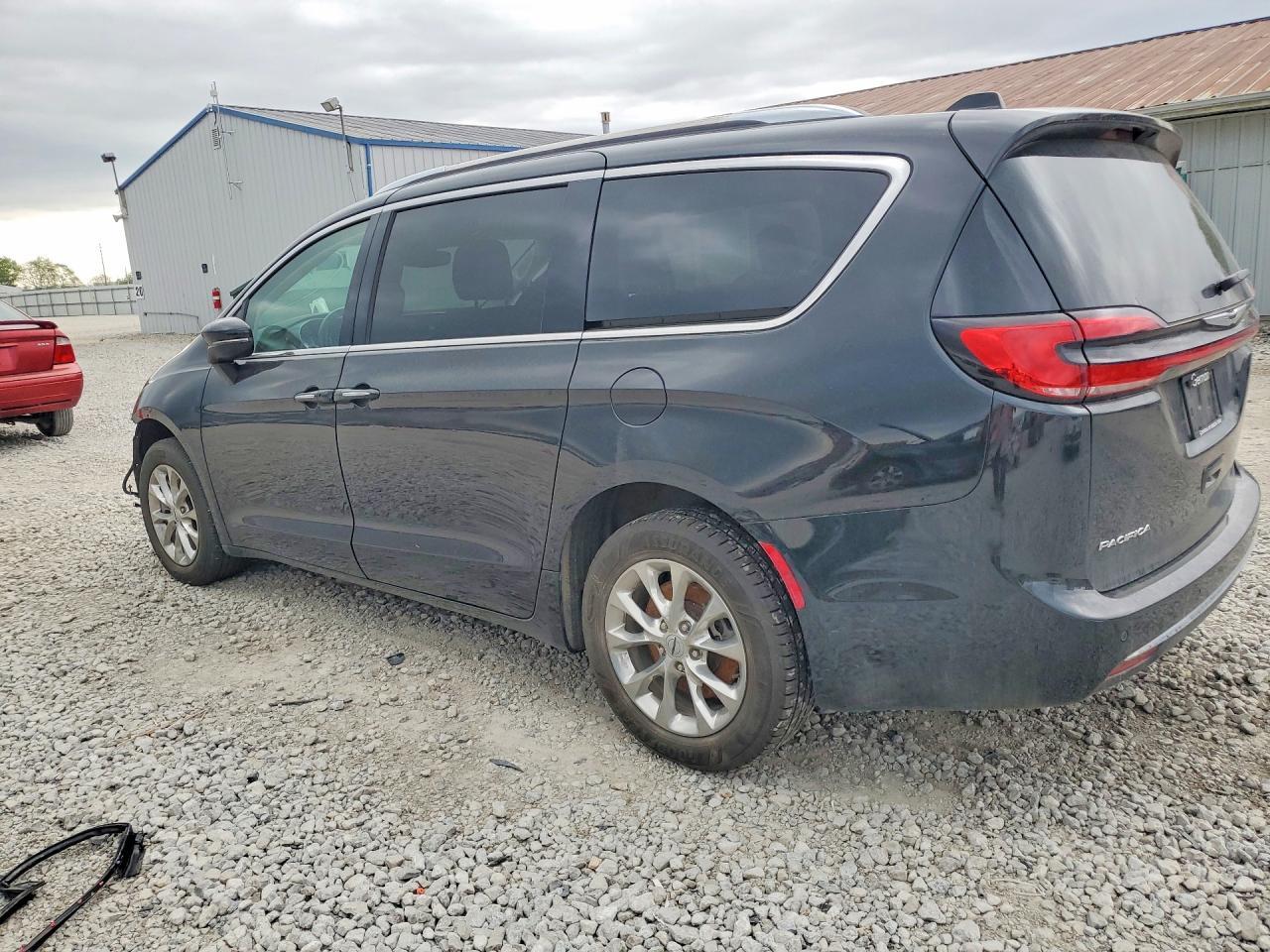 2021 Chrysler Pacifica Touring L - Image 2