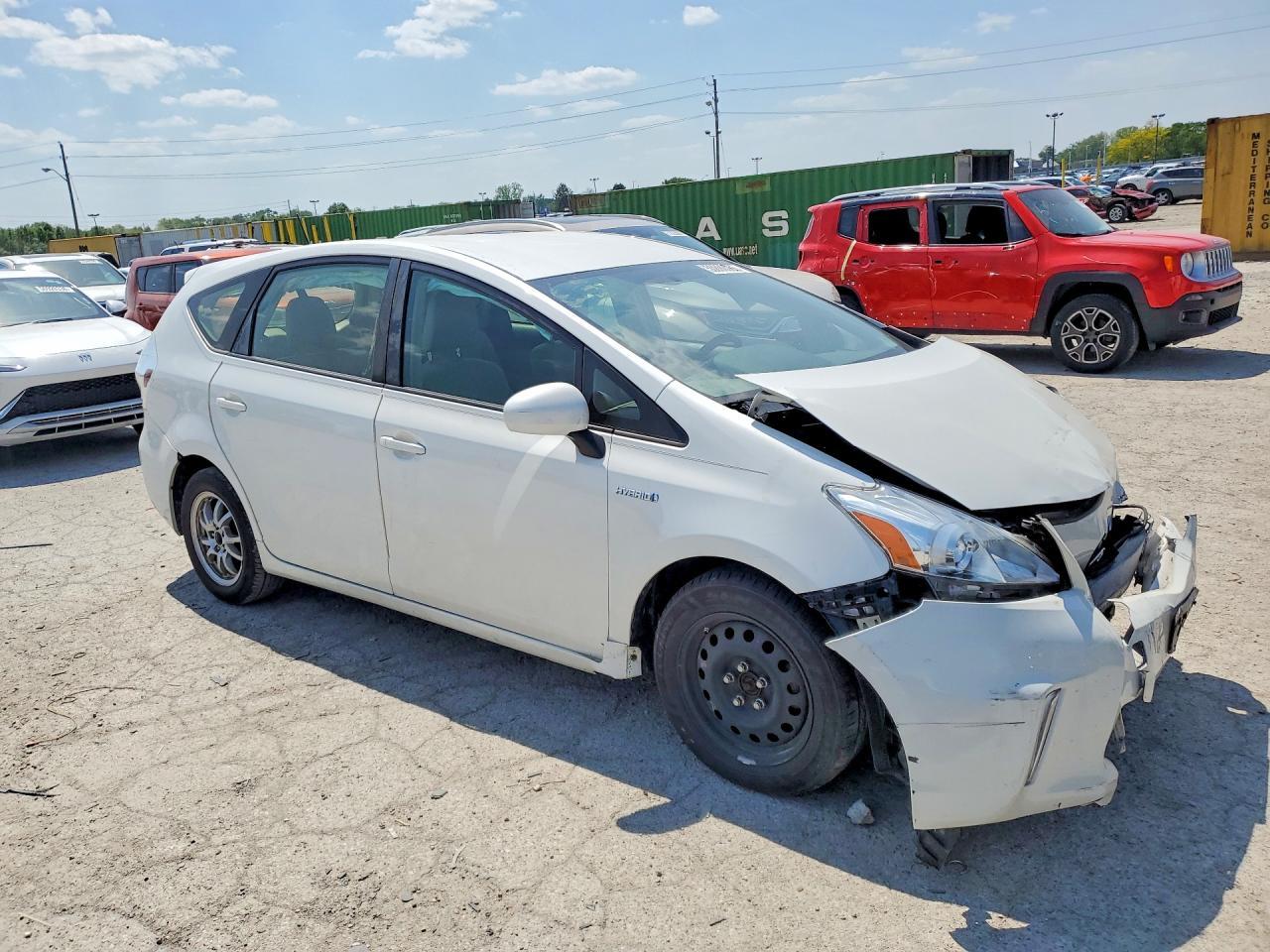 2013 Toyota Prius V Three - Image 4