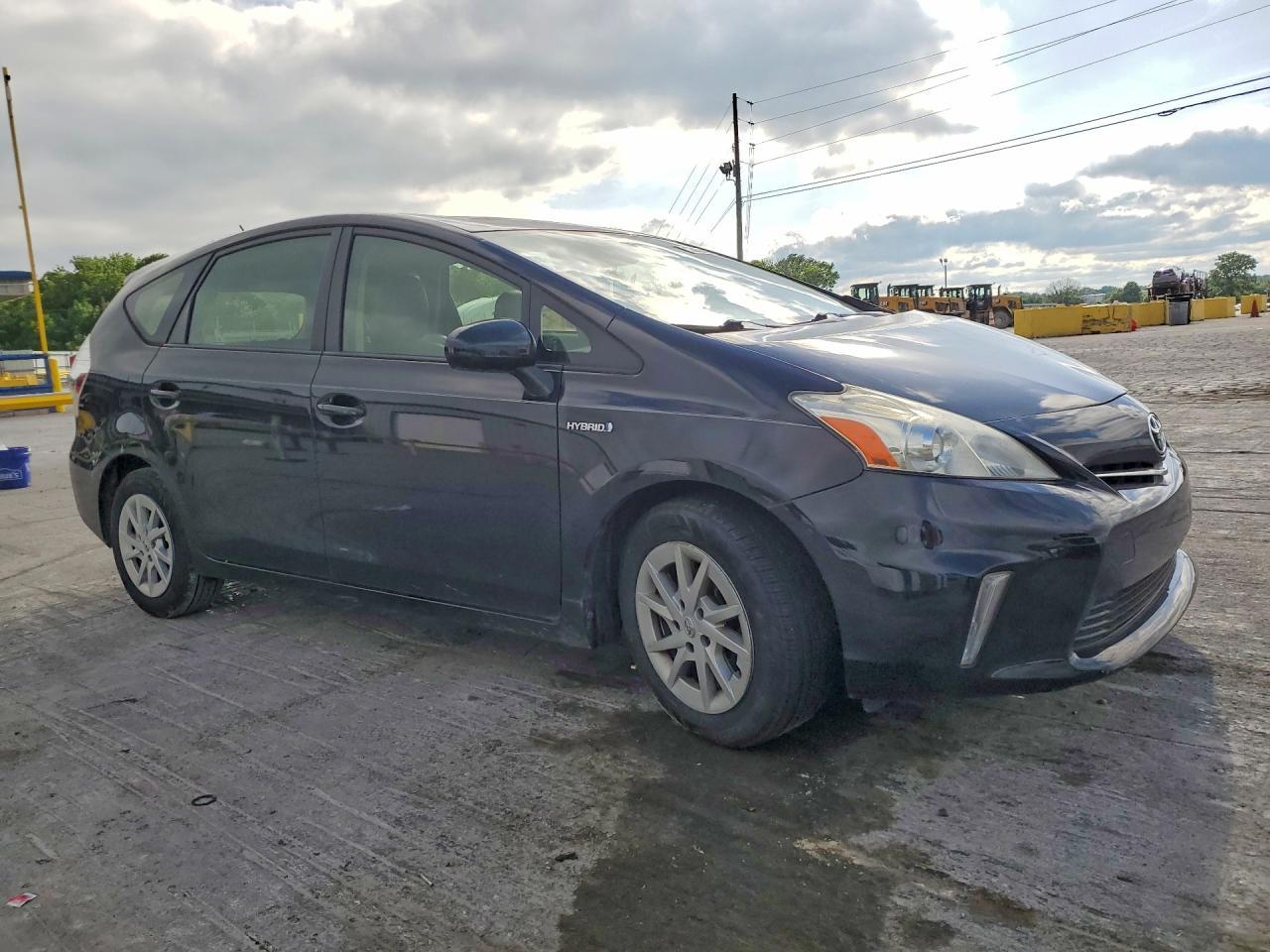 2013 Toyota Prius V Three - Image 4