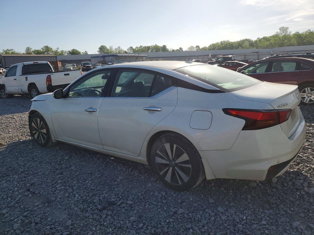 2019 Nissan Altima Sv - Image 2