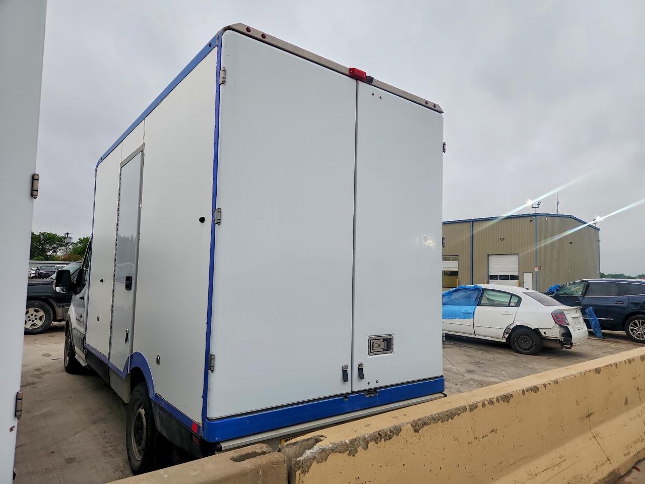 2022 Ford Transit Delivery Truck - Фото 2