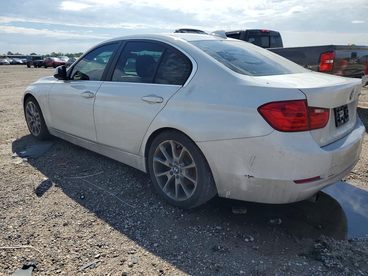 2015 BMW 320 I - Фото 2