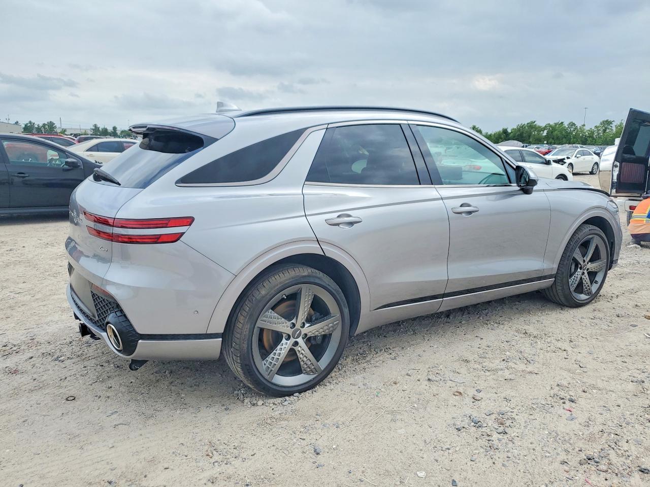 2023 Genesis Gv70 2.5T Standard - Image 3