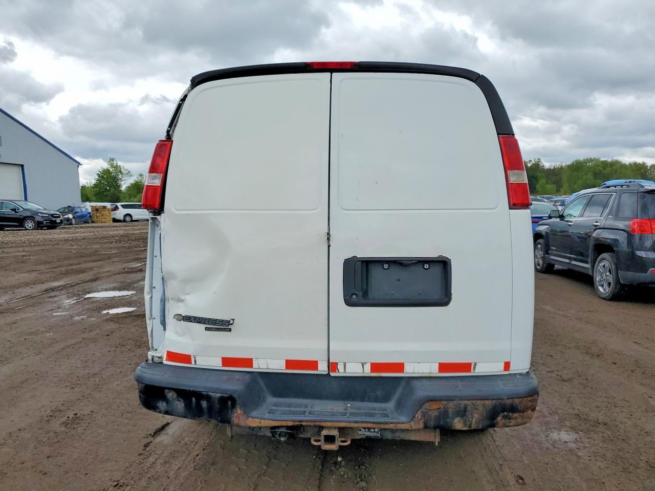2016 Chevrolet Express G2500 - Фото 6