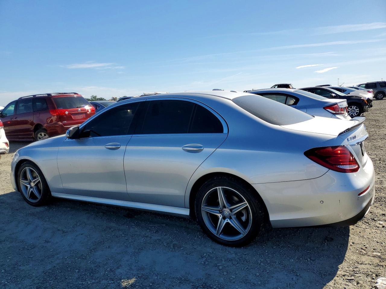 2017 Mercedes-Benz E 300 - Фото 2
