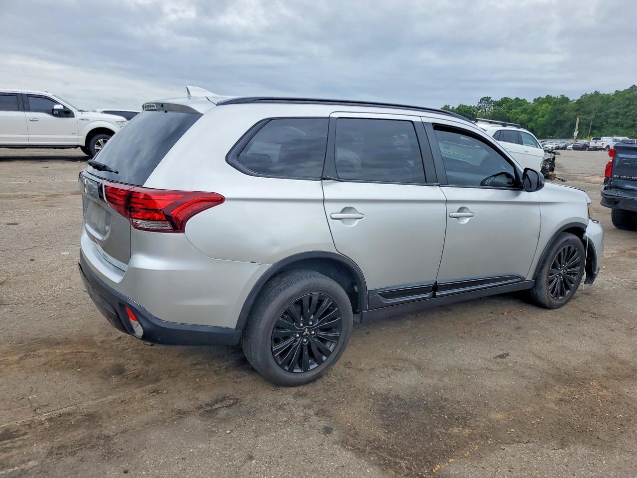 2020 Mitsubishi Outlander Se - Фото 3