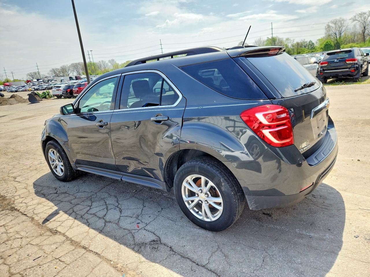 2017 Chevrolet Equinox Lt - Image 2