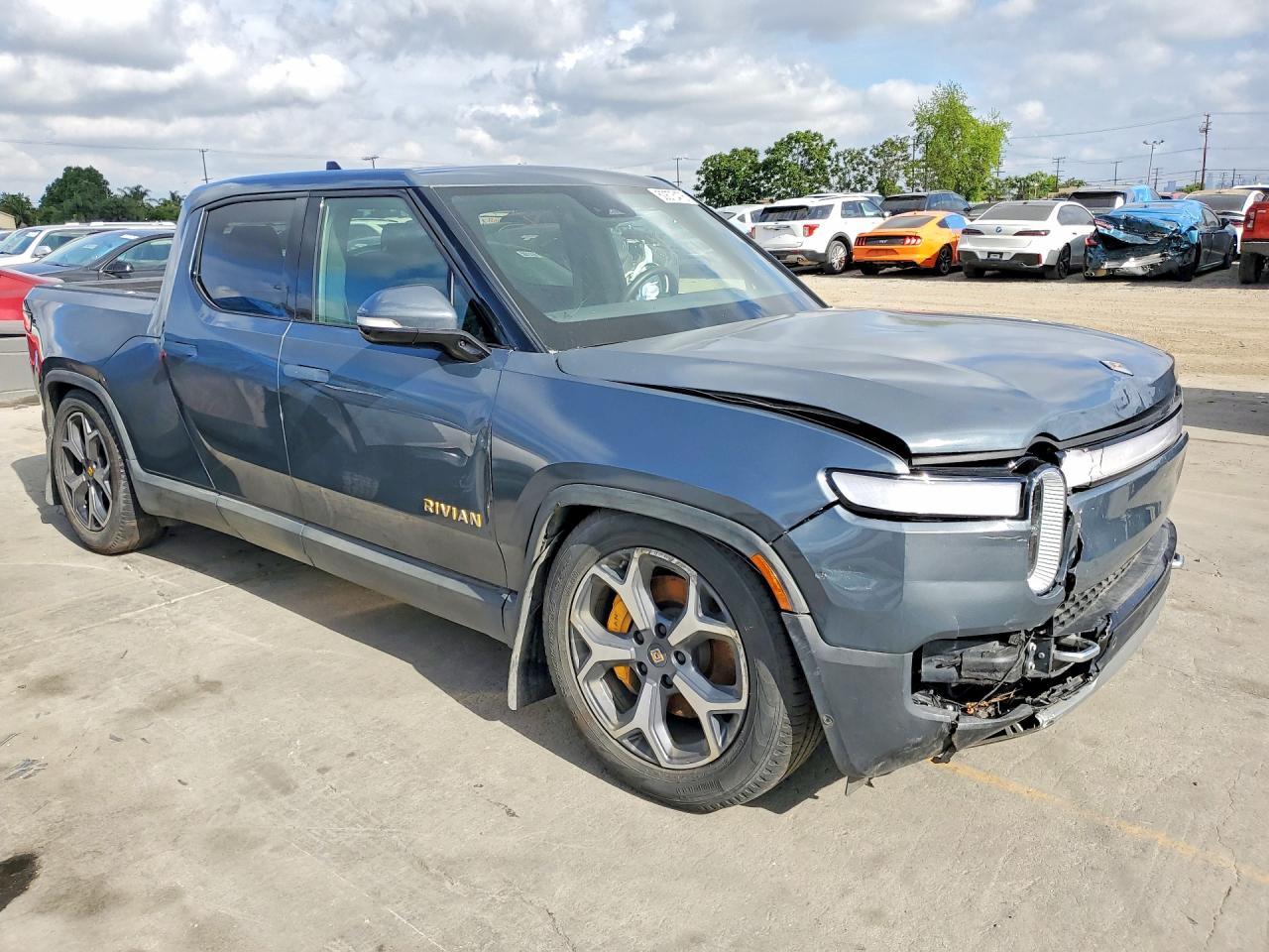 2022 Rivian R1T Adventure - Фото 4
