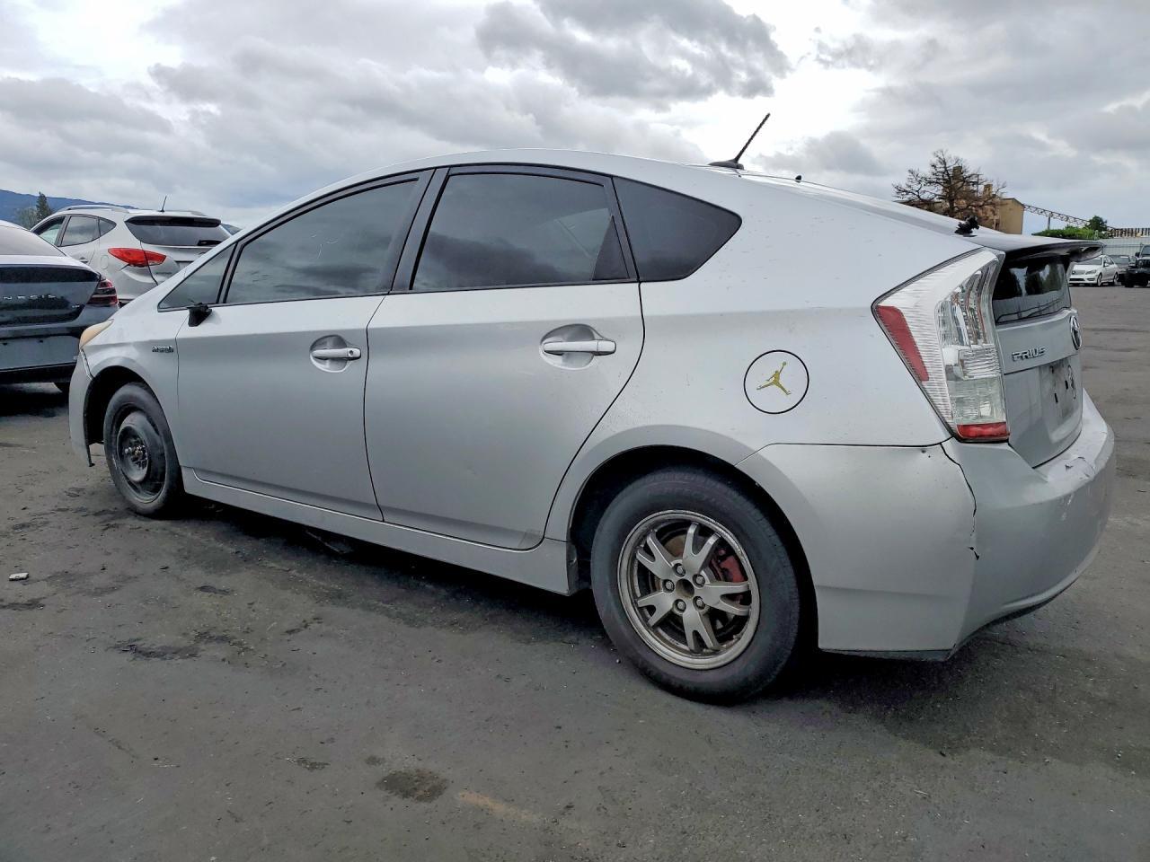 2011 Toyota Prius Three - Фото 2