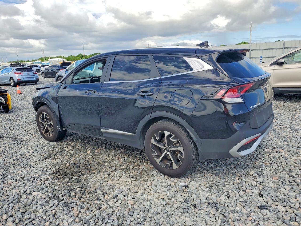 2024 Kia Sportage Ex - Image 2