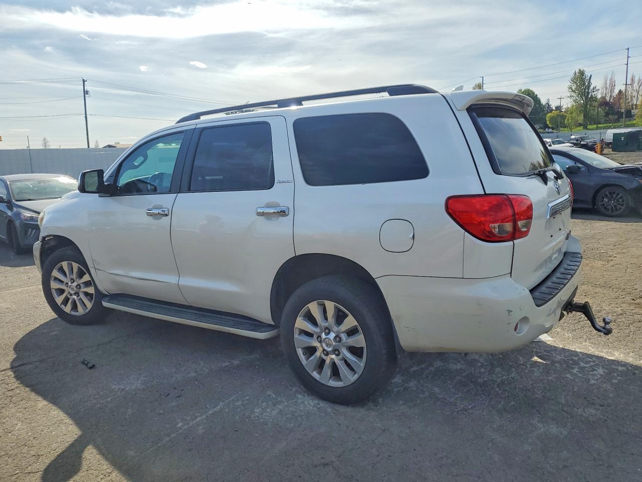 2016 Toyota Sequoia Platinum - Фото 2
