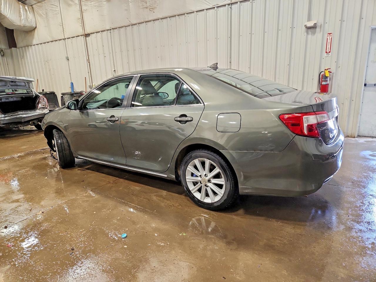 2012 Toyota Camry Xle V6 - Фото 2