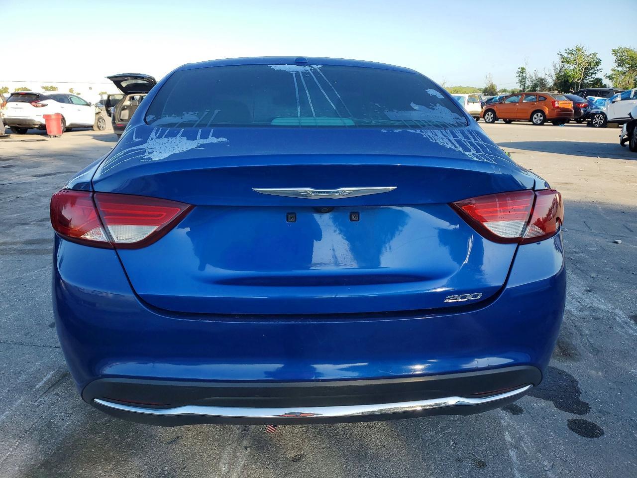 2015 Chrysler 200 Limited - Фото 6