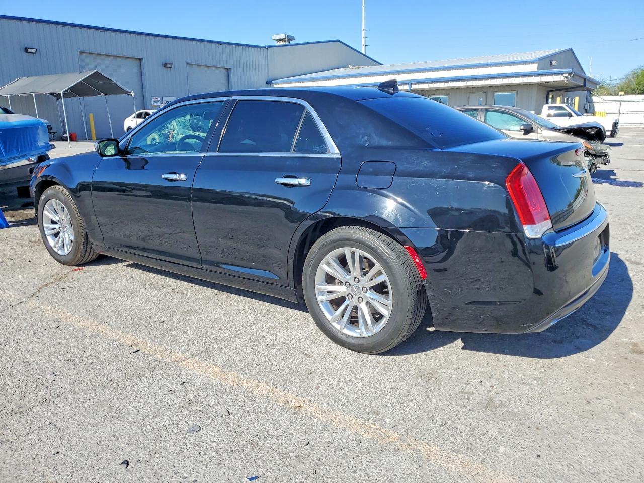 2017 Chrysler 300C - Фото 2